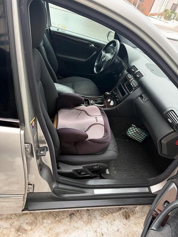 Gebraucht Mercedes C180 142 PS (104 kW) 2004 Silber Limousine