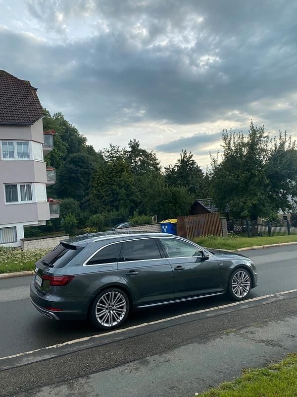 Grau Gebraucht 2019 Audi A4 S-Line Kombi | 22.500 € (Fairer Preis) - Bild 1/4