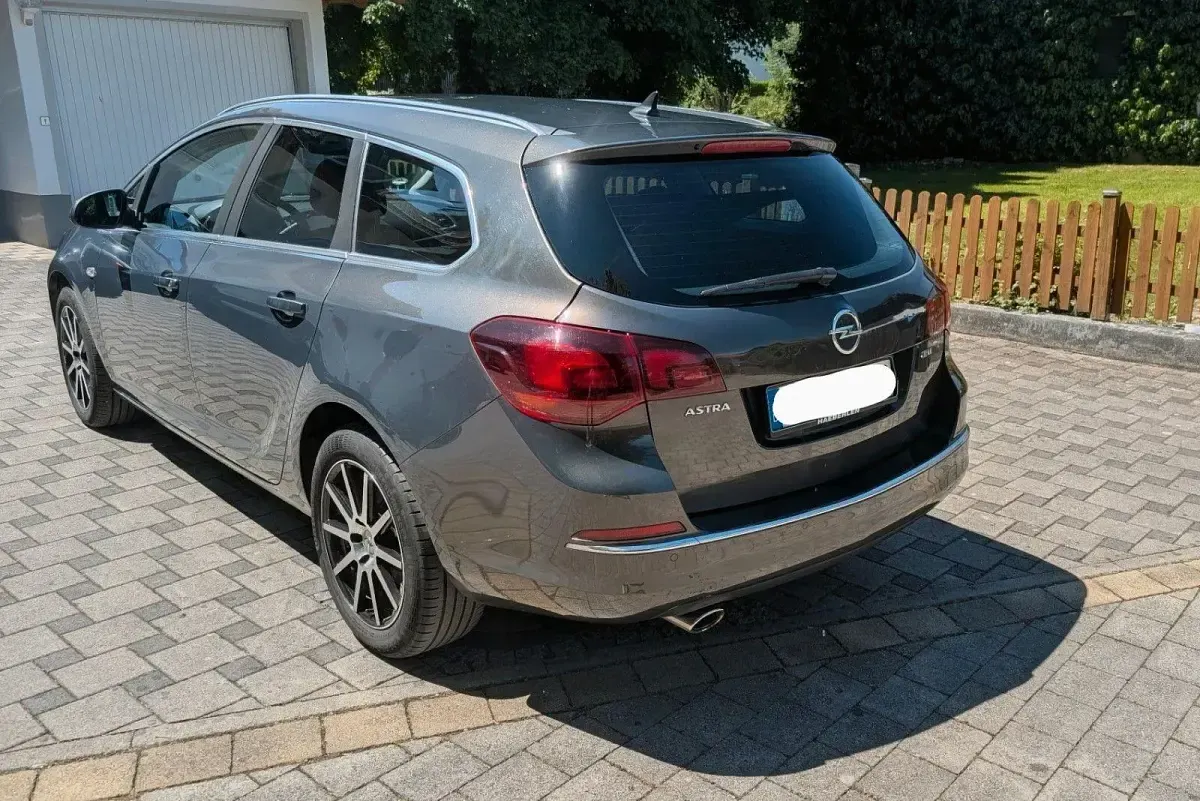 Gebraucht Opel Astra 165 PS (121 kW) 2014 Kombi
