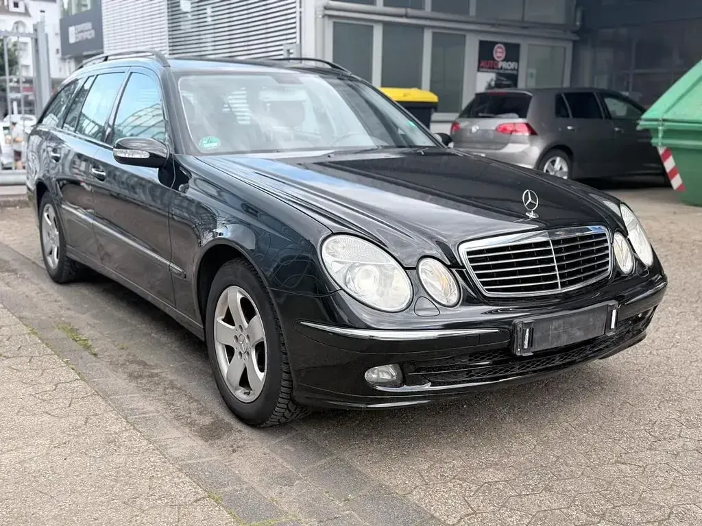 Gebraucht Mercedes E240 Avantgarde 177 PS (130 kW) 2004 Schwarz Limousine