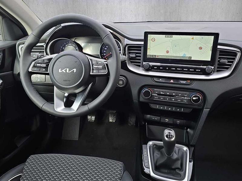 Neu Kia Ceed Sportswagon Gold 140 PS (102 kW) 2026 Grau Kombi