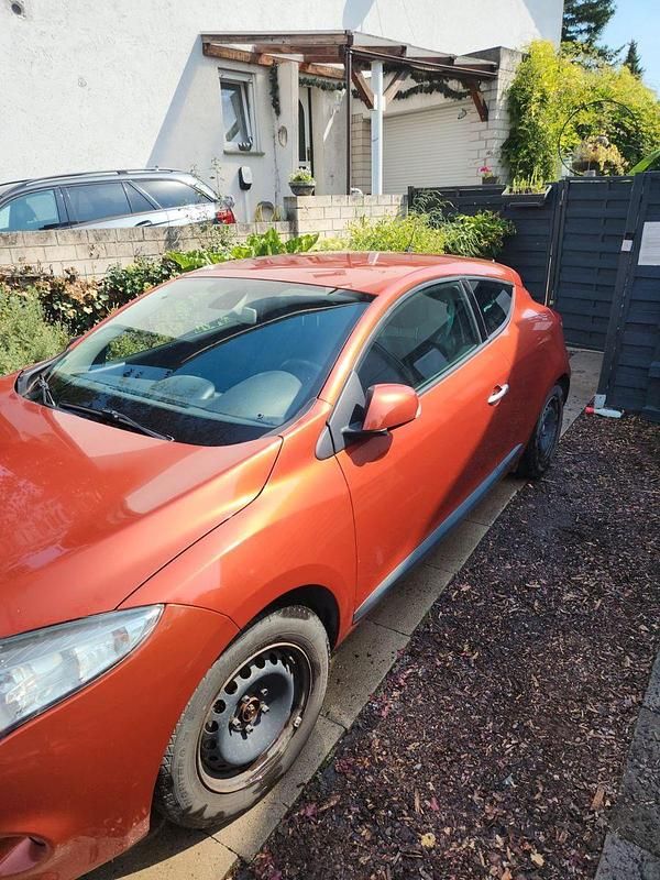 Orange Gebraucht 2010 Renault Mégane Coupé Dynamique Coupé | 3.500 € (Fairer Preis) - Bild 1/4
