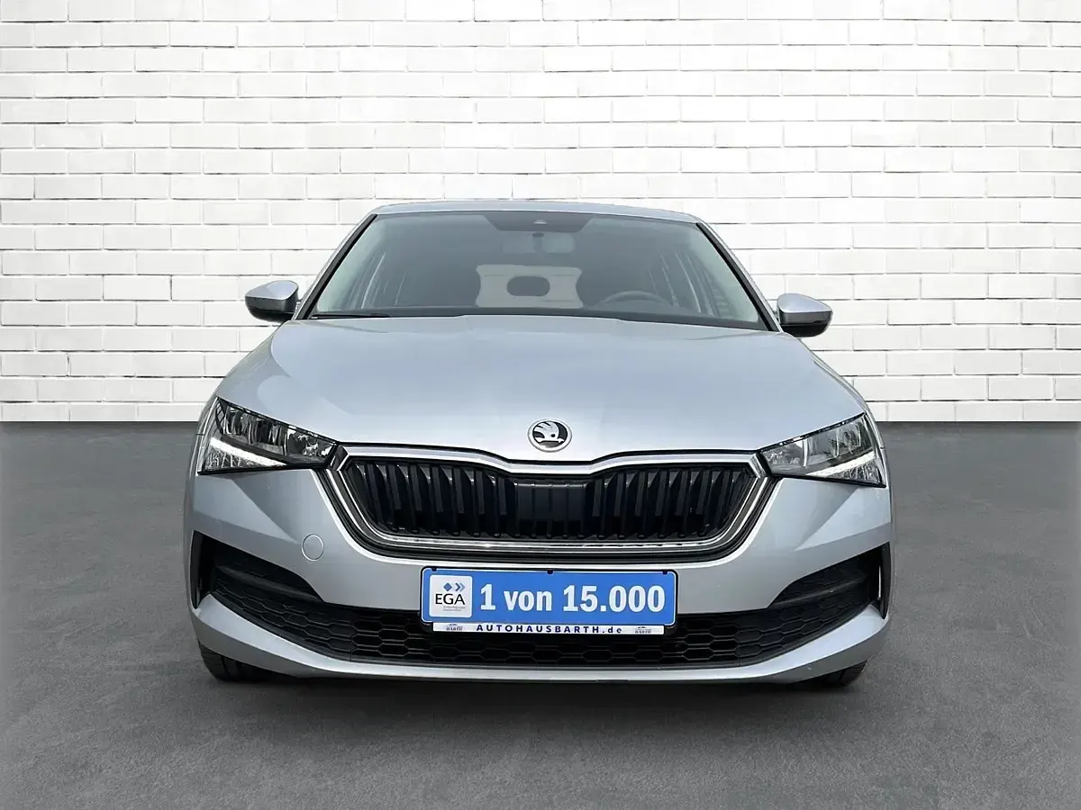 Gebraucht Skoda Scala Active 116 PS (85 kW) 2020 Silber metallic Kleinwagen
