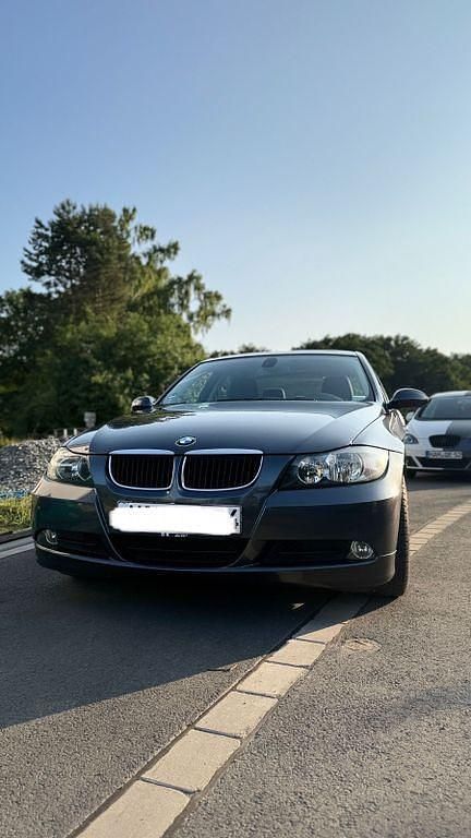 Grau Gebraucht 2006 BMW 320 Limousine | 2.500 € (Superpreis) - Bild 1/4