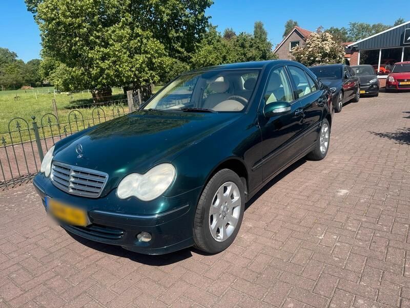 Grün Gebraucht 2004 Mercedes C240 Limousine | 1.750 € - Bild 1/4
