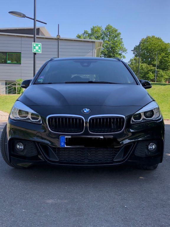 Schwarz Gebraucht 2017 BMW 220 Gran Tourer M Sport Van / Kleinbus | 22.900 € (Fairer Preis) - Bild 1/4