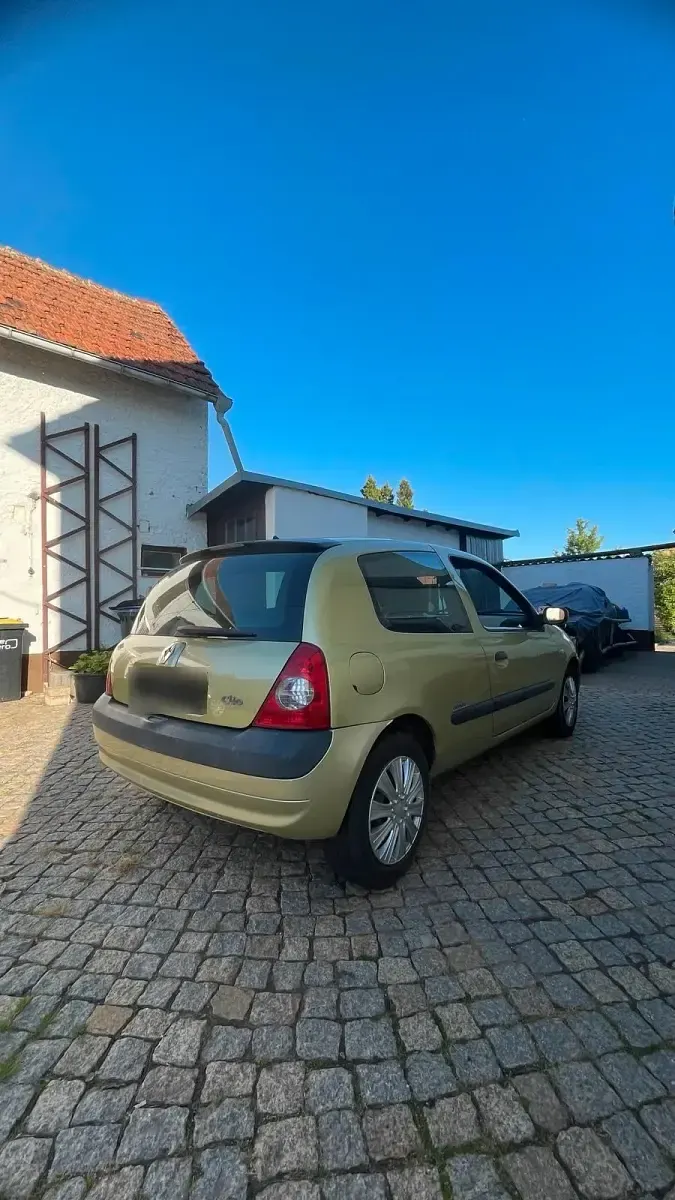 Gebraucht Renault Clio II 75 PS (55 kW) 2003 Grün Kleinwagen