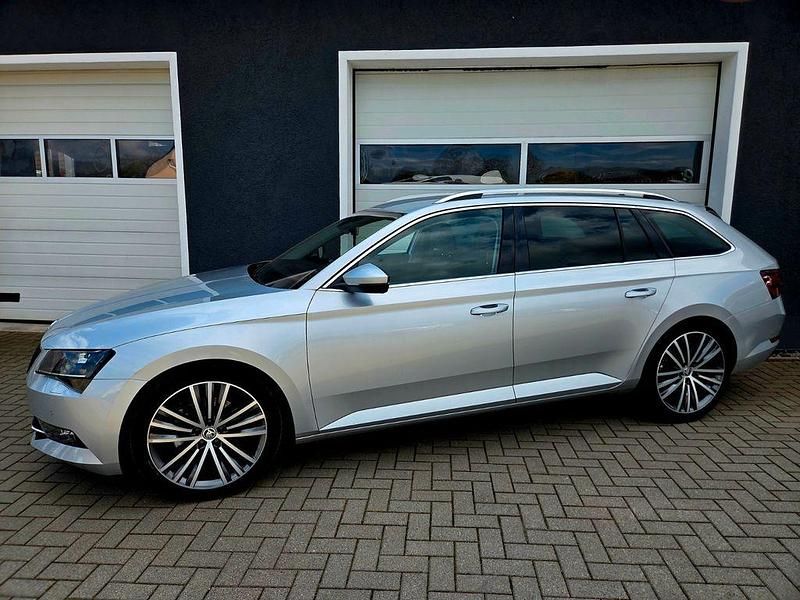Gebraucht Skoda Superb Style 220 PS (161 kW) 2016 Silber Kombi