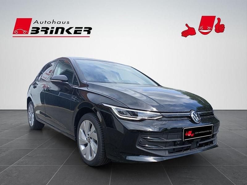 Grenadillschwarz metallic Neu 2025 VW Golf VIII Life Limousine | 33.330 € (Guter Preis) - Bild 1/4