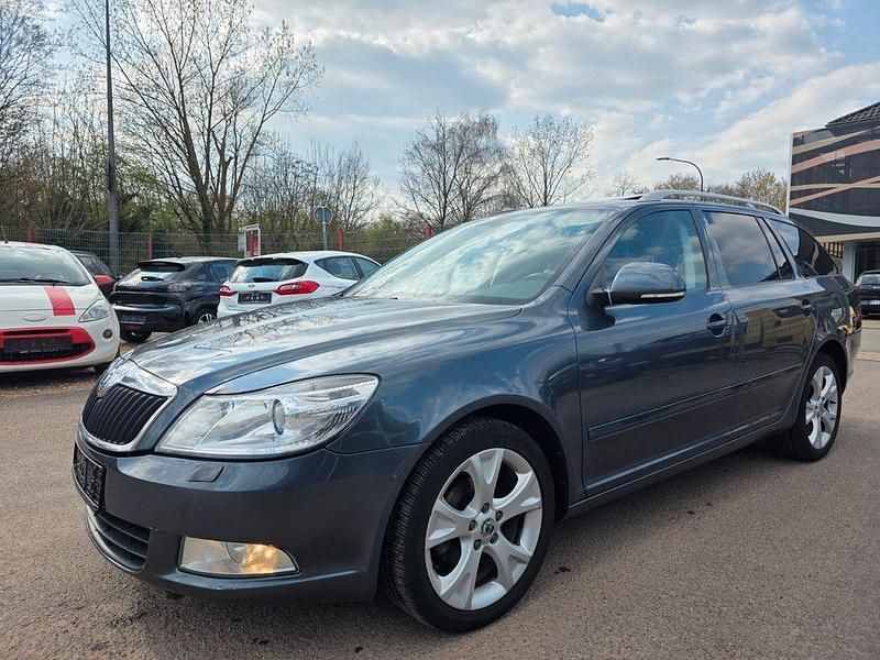 Gebraucht Skoda Octavia Elegance 105 PS (77 kW) 2011 Grau Kombi