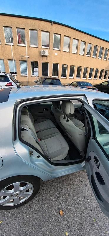 Gebraucht Renault Clio II 101 PS (74 kW) 2005 Silber Limousine