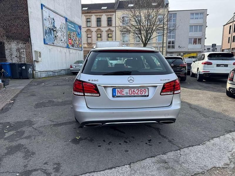 Gebraucht Mercedes E220 170 PS (125 kW) 2016 Iridiumsilber  metalliclack Kombi