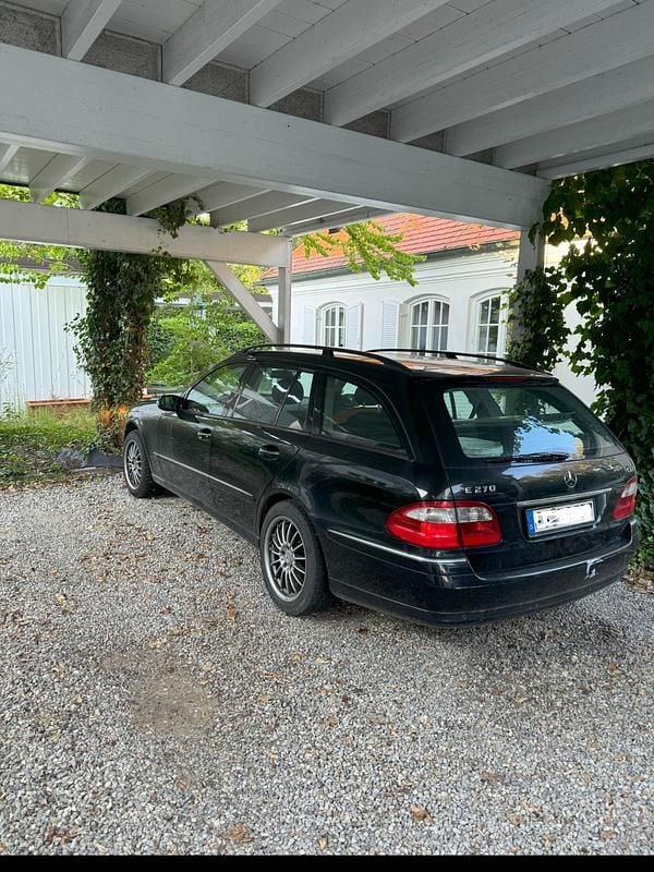 Schwarz Gebraucht 2004 Mercedes E270 Kombi | 2.700 € (Fairer Preis) - Bild 1/4