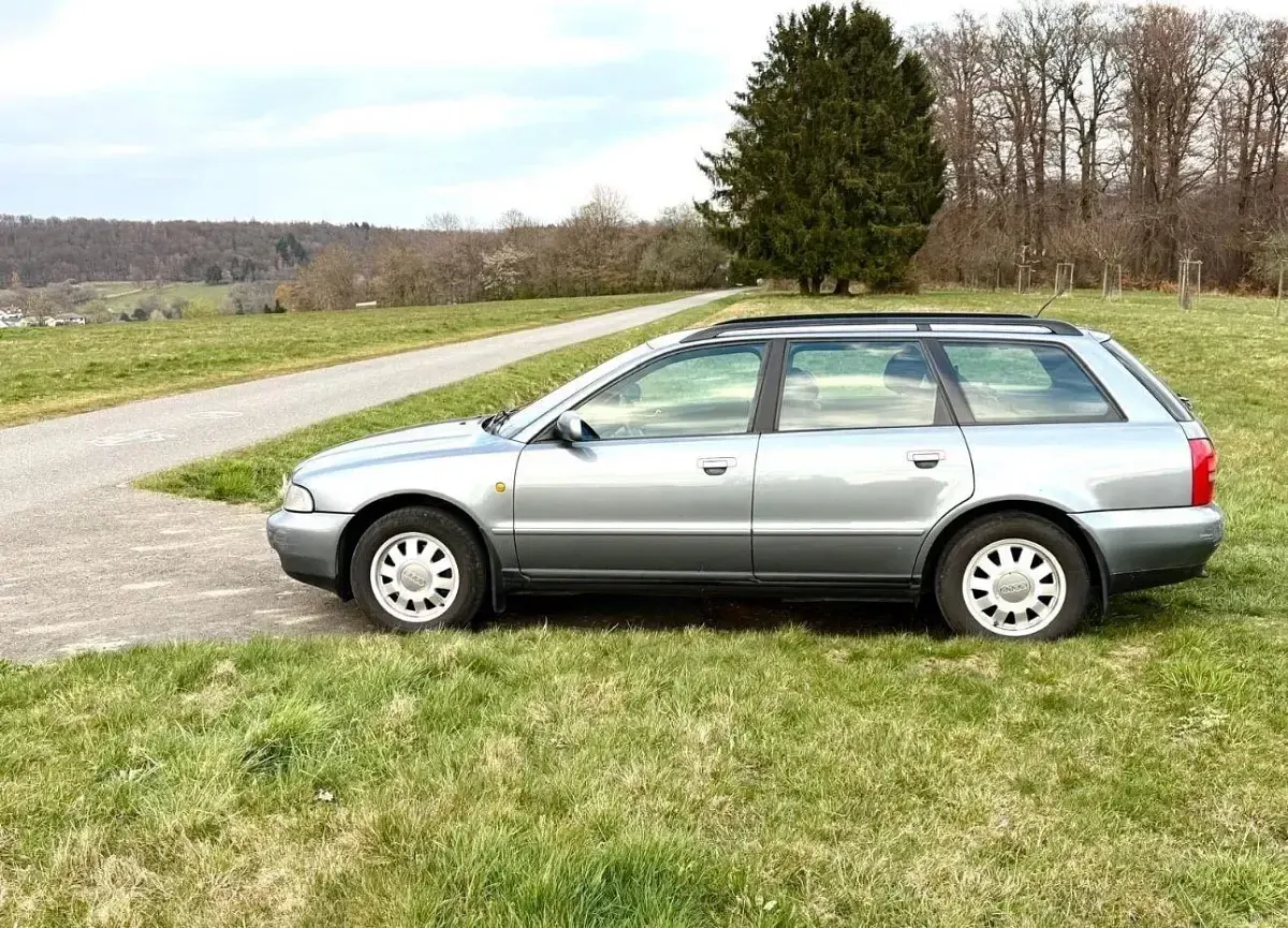 Gebraucht Audi A4 110 PS (80 kW) 1998 Grau Kombi