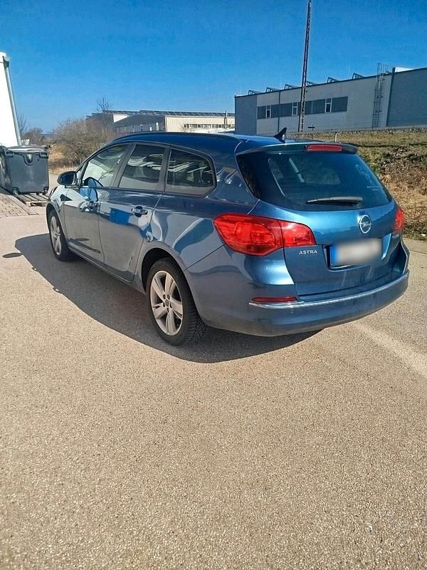 Gebraucht Opel Astra 140 PS (102 kW) 2015 Blau Kombi