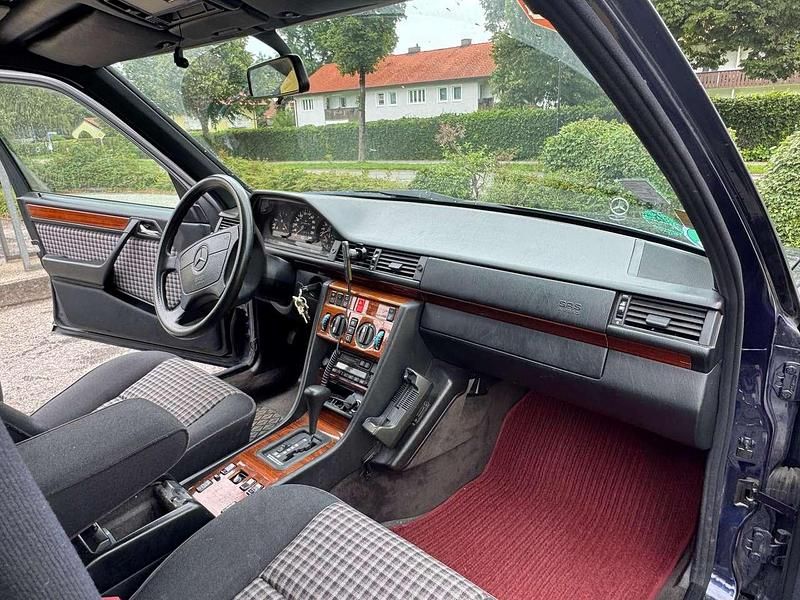 Blau Gebraucht 1995 Mercedes 220 Kombi | 7.500 € - Bild 1/4