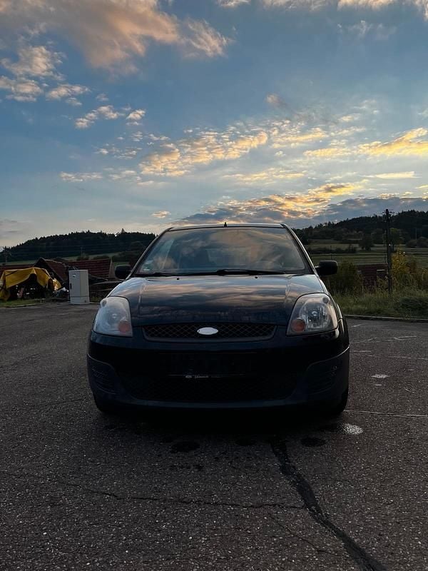 Blau Gebraucht 2006 Ford Fiesta Kleinwagen | 1.500 € - Bild 1/4