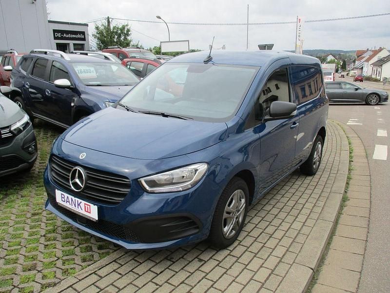 Blau Gebraucht 2023 Mercedes Citan 110 Van / Kleinbus | 19.390 € (Fairer Preis) - Bild 1/4