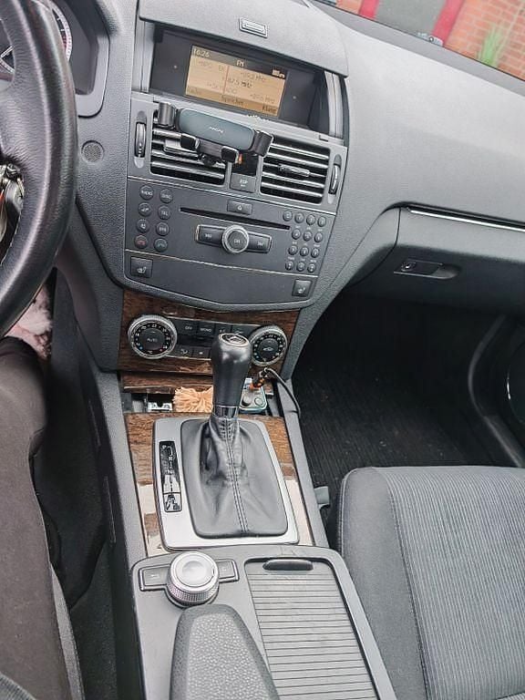 Second-hand Mercedes C200 Classic 184 CP (135 kW) 2007 Negru Berlinǎ