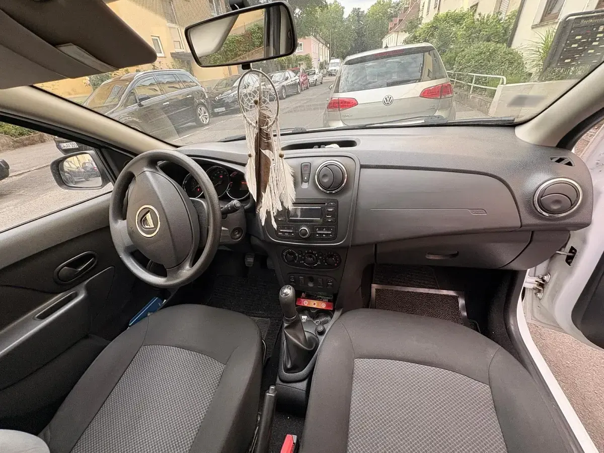 Gebraucht Dacia Sandero 75 PS (55 kW) 2015 Weiß Limousine