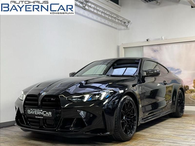 (0475) saphirschwarz metallic Gebraucht 2025 BMW M4 Sport Line Coupé | 98.389 € (Fairer Preis) - Bild 1/4