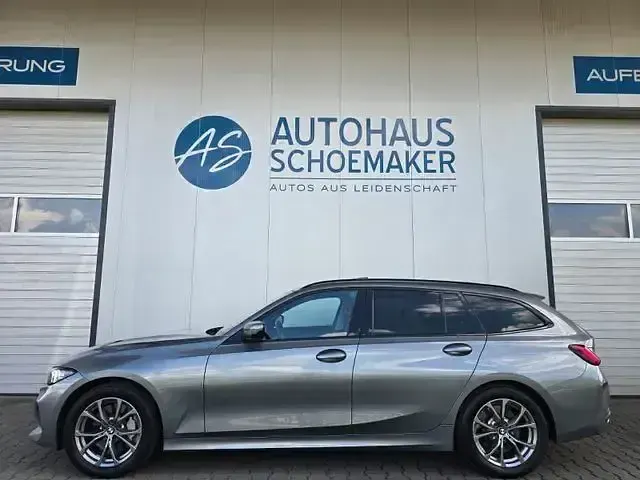Gebraucht BMW 330 Sport Line 286 PS (210 kW) 2023 Grau Limousine