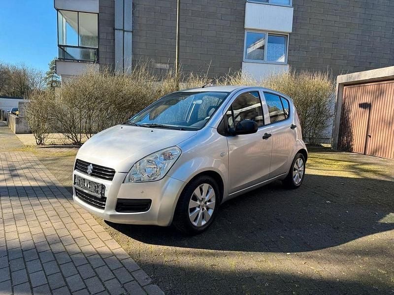 Gebraucht Suzuki Splash Basic 68 PS (50 kW) 2010 Silber Kleinwagen