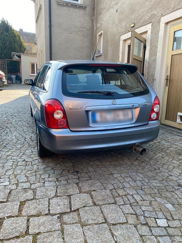 Gebraucht Mazda 323F Sporty 99 PS (72 kW) 2002 Grau Limousine