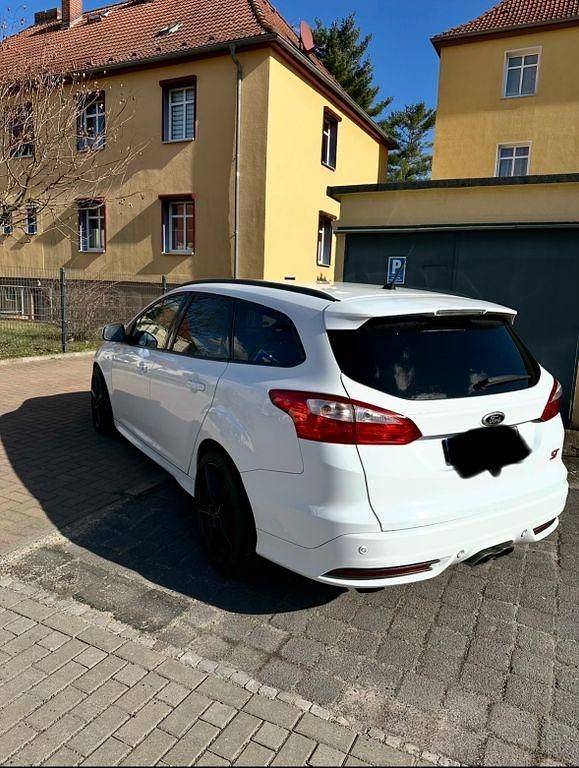 Gebraucht Ford Focus ST 250 PS (183 kW) 2013 Weiß Kombi