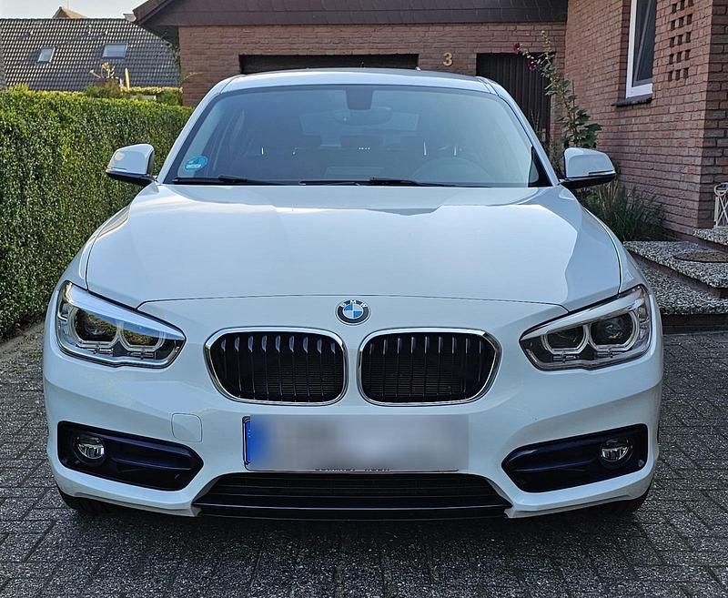 Weiß Gebraucht 2017 BMW 120 Sport Line Kleinwagen | 14.750 € (Fairer Preis) - Bild 1/4