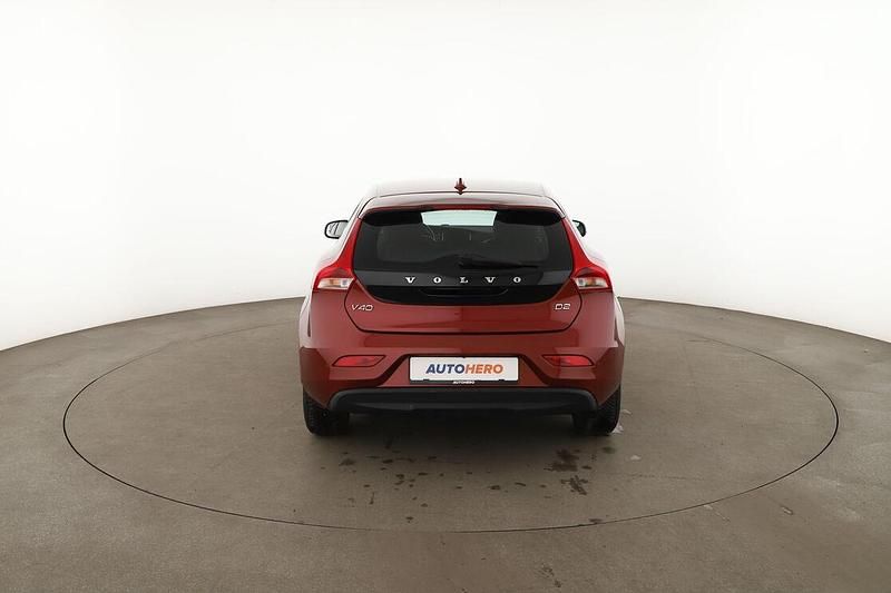 Gebraucht Volvo V40 Momentum 120 PS (88 kW) 2017 Rot Kombi