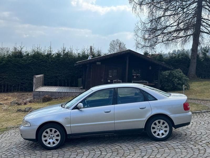 Gebraucht Audi A4 Sport 90 PS (66 kW) 2000 Silber Limousine