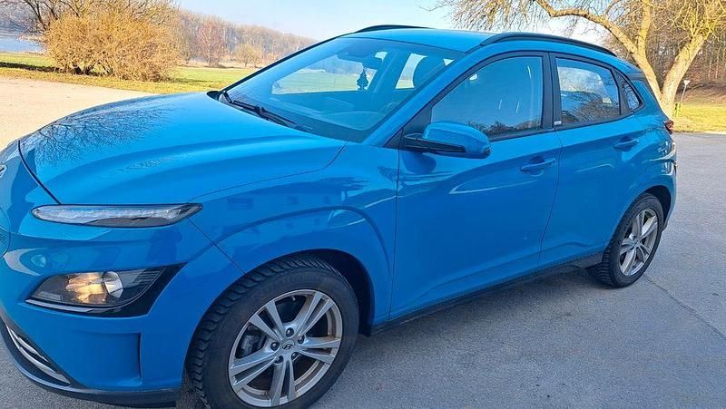Gebraucht Hyundai Kona 100 kW (136 PS) 2021 Blau SUV