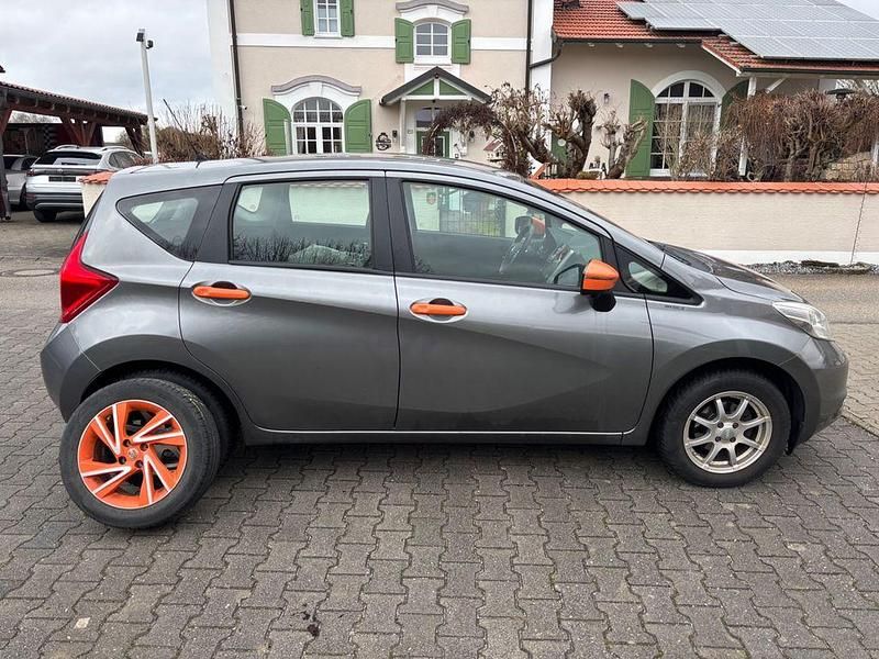 Grau Gebraucht 2015 Nissan Note Acenta Limousine | 5.790 € (Superpreis) - Bild 1/4