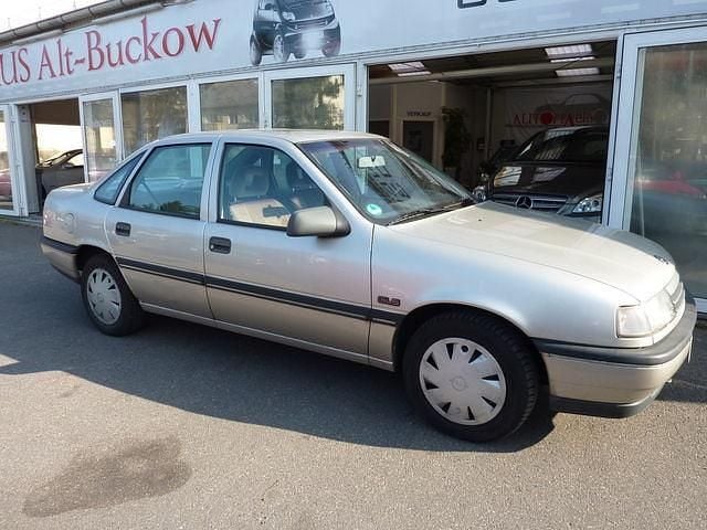 Gebraucht Opel Vectra 116 PS (85 kW) 1990 Silber metallic Limousine