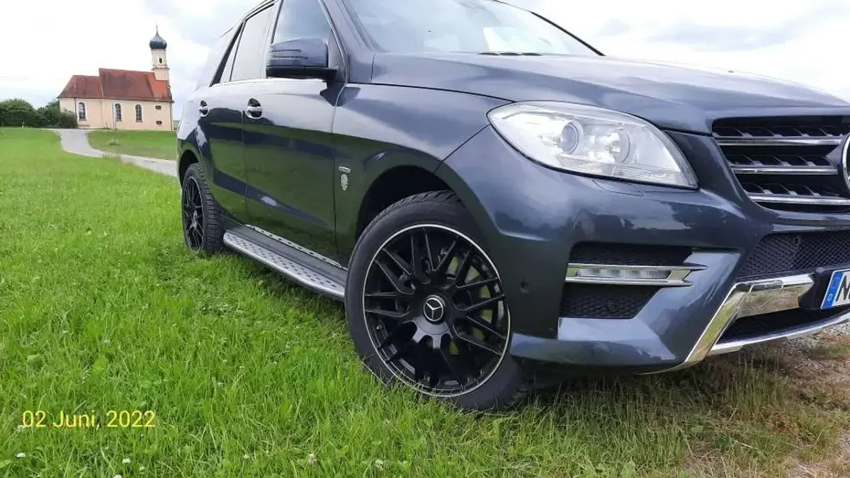 Gebraucht Mercedes ML350 306 PS (225 kW) 2012 Tenoritgrau  metalliclack SUV