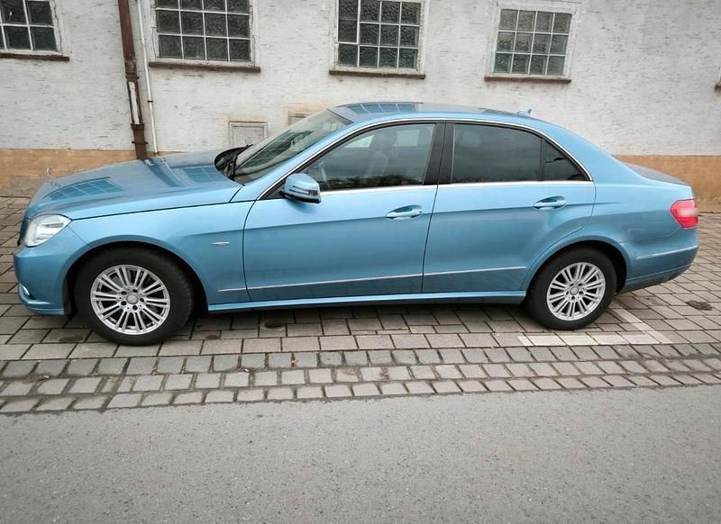 Gebraucht Mercedes E350 231 PS (169 kW) 2009 Blau Limousine