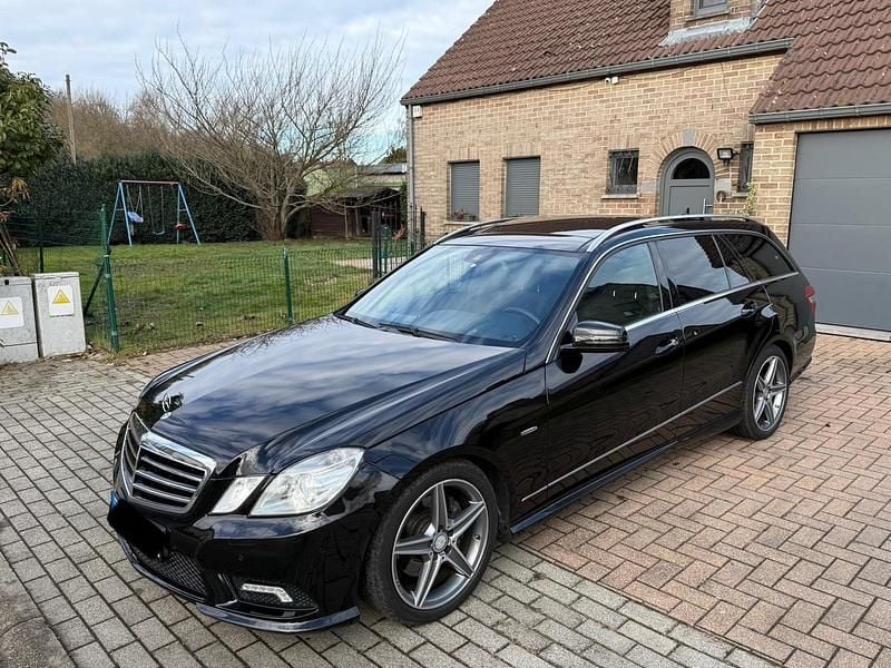 Schwarz Gebraucht 2011 Mercedes E350 Avantgarde Kombi | 11.950 € (Guter Preis) - Bild 1/4