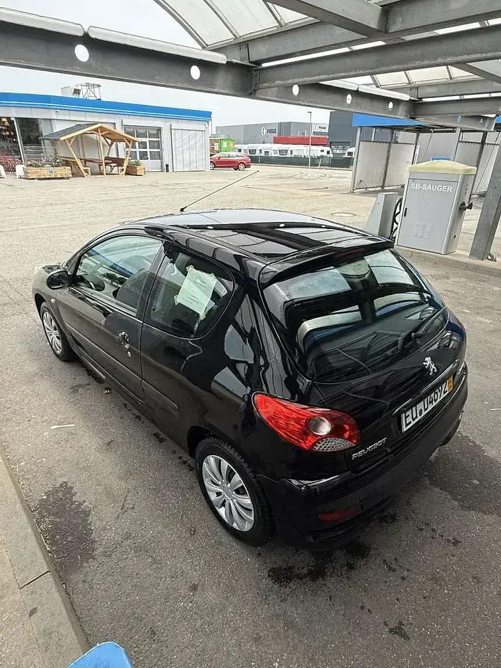 Gebraucht Peugeot 206 73 PS (53 kW) 2012 Schwarz Limousine