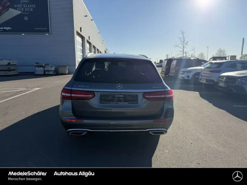 Gebraucht Mercedes E300 194 PS (142 kW) 2021 Selenitgrau (metallic) Kombi