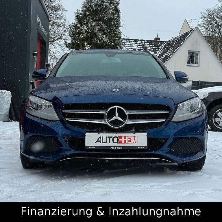 Gebraucht Mercedes C180 Business 156 PS (114 kW) 2017 Blau Limousine