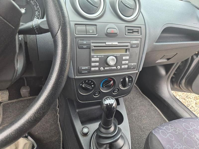 Gebraucht Ford Fiesta 69 PS (50 kW) 2006 Grau Kleinwagen