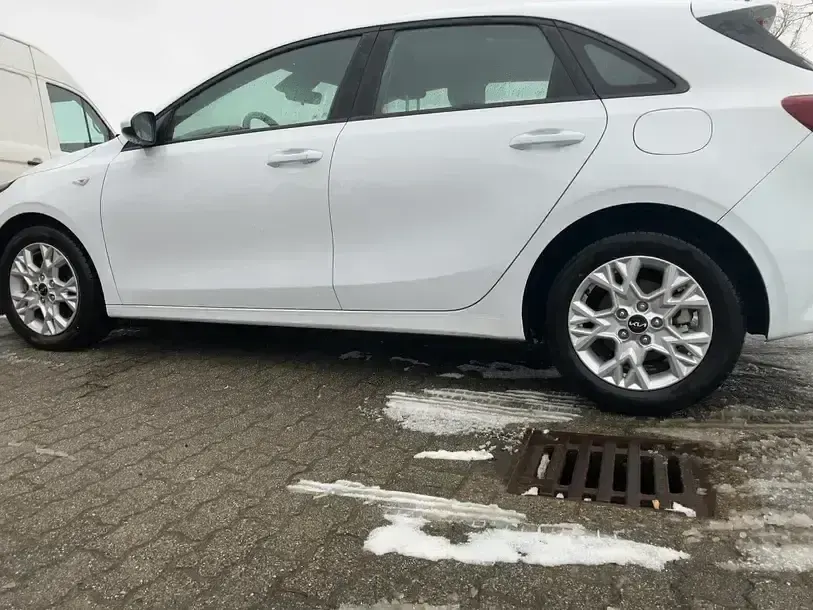 Gebraucht Kia Ceed 2023 Weiß Kleinwagen