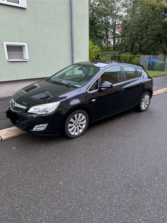 Schwarz Gebraucht 2011 Opel Astra Edition Limousine | 5.700 € (Fairer Preis) - Bild 1/4