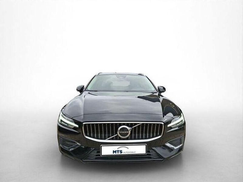 Gebraucht Volvo V60 Core 253 PS (186 kW) 2023 Schwarz Kombi