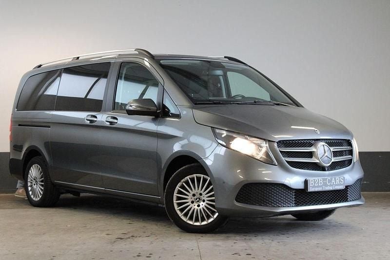 Grau Gebraucht 2022 Mercedes V250 Van / Kleinbus | 30.900 € (Superpreis) - Bild 1/4
