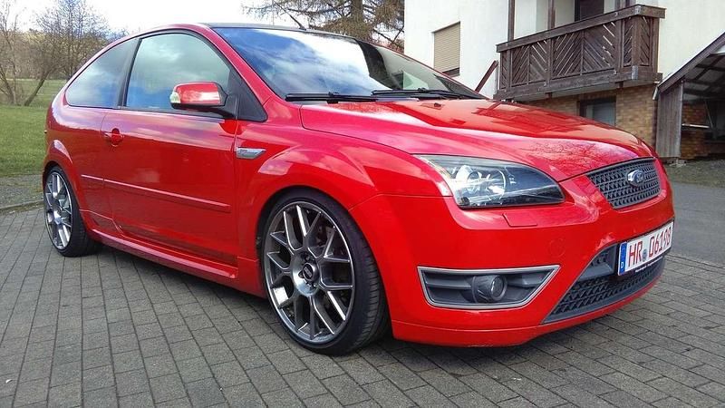 Gebraucht Ford Focus ST 226 PS (166 kW) 2008 Coloradorot Kleinwagen