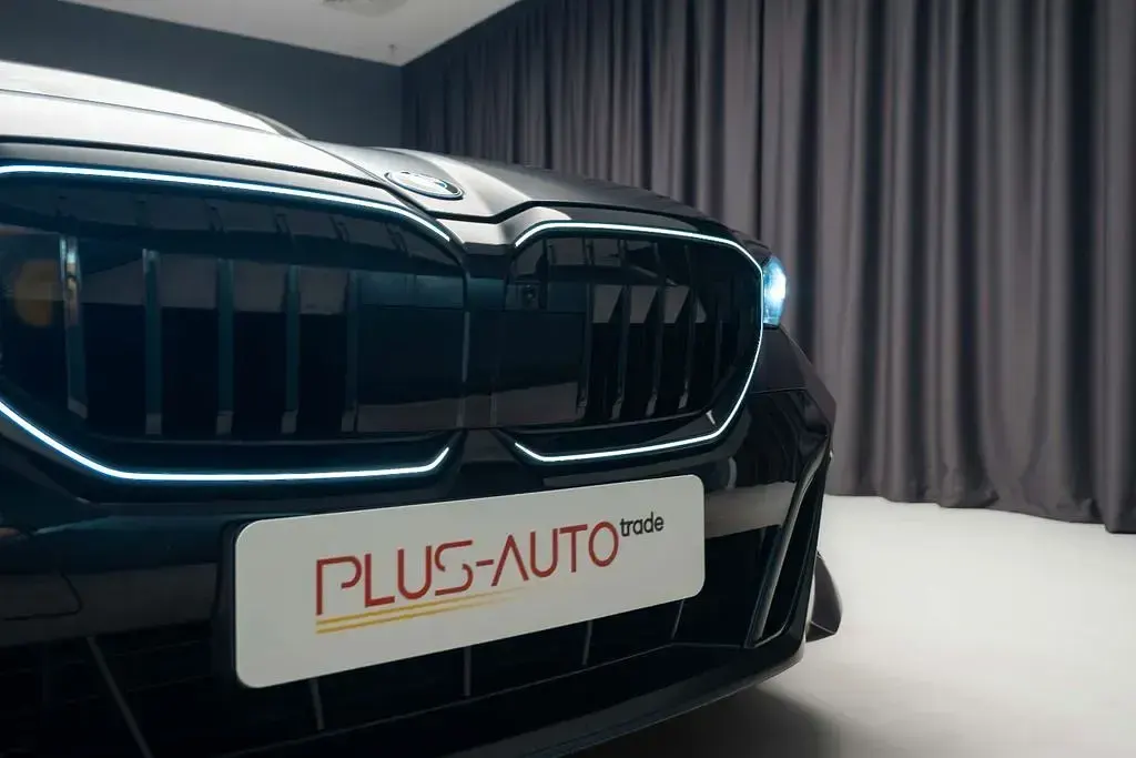 Gebraucht BMW 550e Performance 489 PS (359 kW) 2025 Grau Limousine