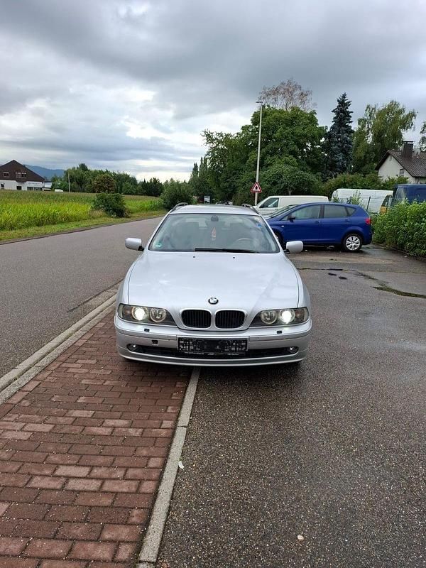 Silber Gebraucht 2003 BMW 530 Kombi | 2.000 € (Fairer Preis) - Bild 1/4