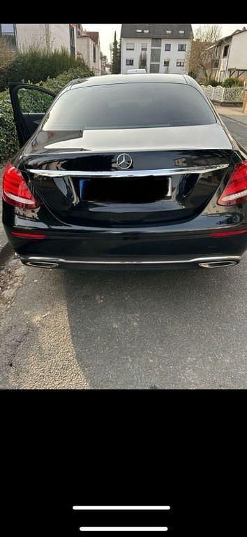 Gebraucht Mercedes E200 Avantgarde 194 PS (142 kW) 2016 Schwarz Limousine